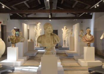 The Eight Faces of Hadrian in Tivoli FOLLOWING HADRIAN