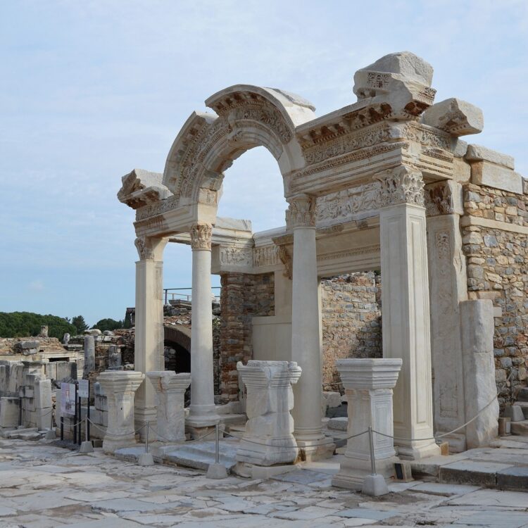 Summer time AD 124 – Hadrian excursions Asia (half 3), visits Smyrna and Ephesus and sails to Athens (#Hadrian1900) FOLLOWING HADRIAN