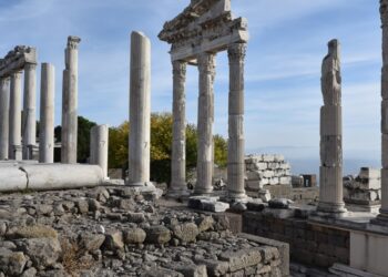 Summer time AD 124 – Hadrian excursions Asia (half 2) and visits Pergamon and Sardis (#Hadrian1900) FOLLOWING HADRIAN