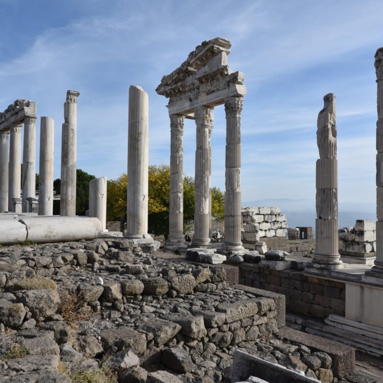 Summer time AD 124 – Hadrian excursions Asia (half 2) and visits Pergamon and Sardis (#Hadrian1900) FOLLOWING HADRIAN