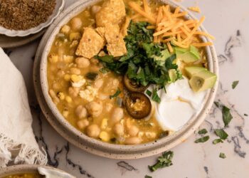 Get Cozy With This Vegetarian White Chickpea Chili