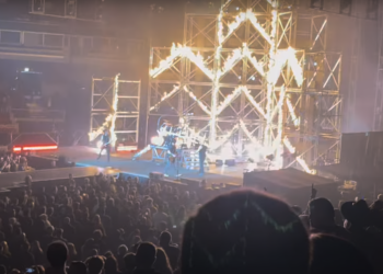 DISTURBED’s Pyrotechnics Broken Six Of The Chicago Bulls’ NBA Title Banners