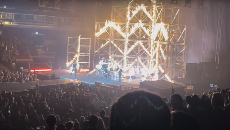 DISTURBED’s Pyrotechnics Broken Six Of The Chicago Bulls’ NBA Title Banners