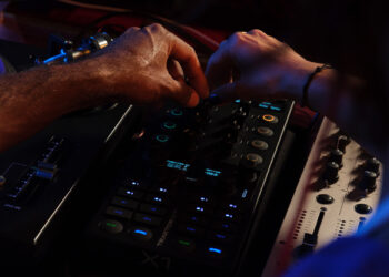 Learn to DJ with Traktor: Discover newbie and intermediate programs from Crossfader