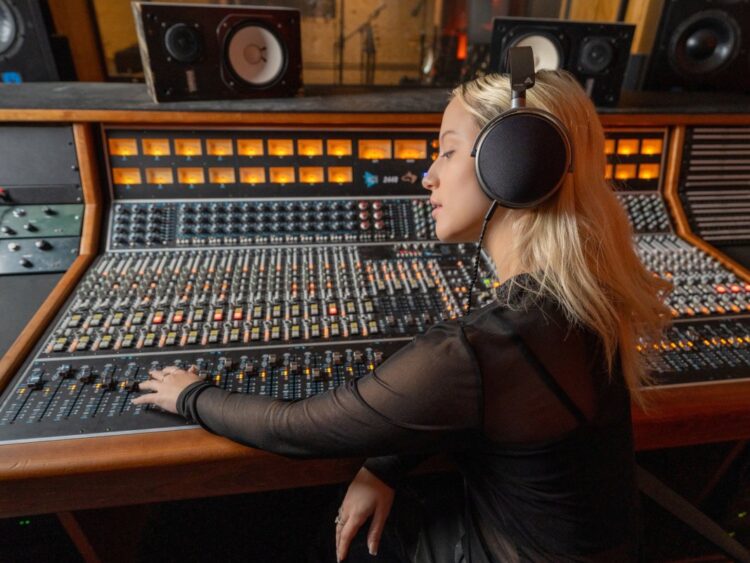 Audeze’s LCD-S20 headphones are essentially the most reasonably priced in its LCD sequence – and pack in its ground-breaking SLAM expertise