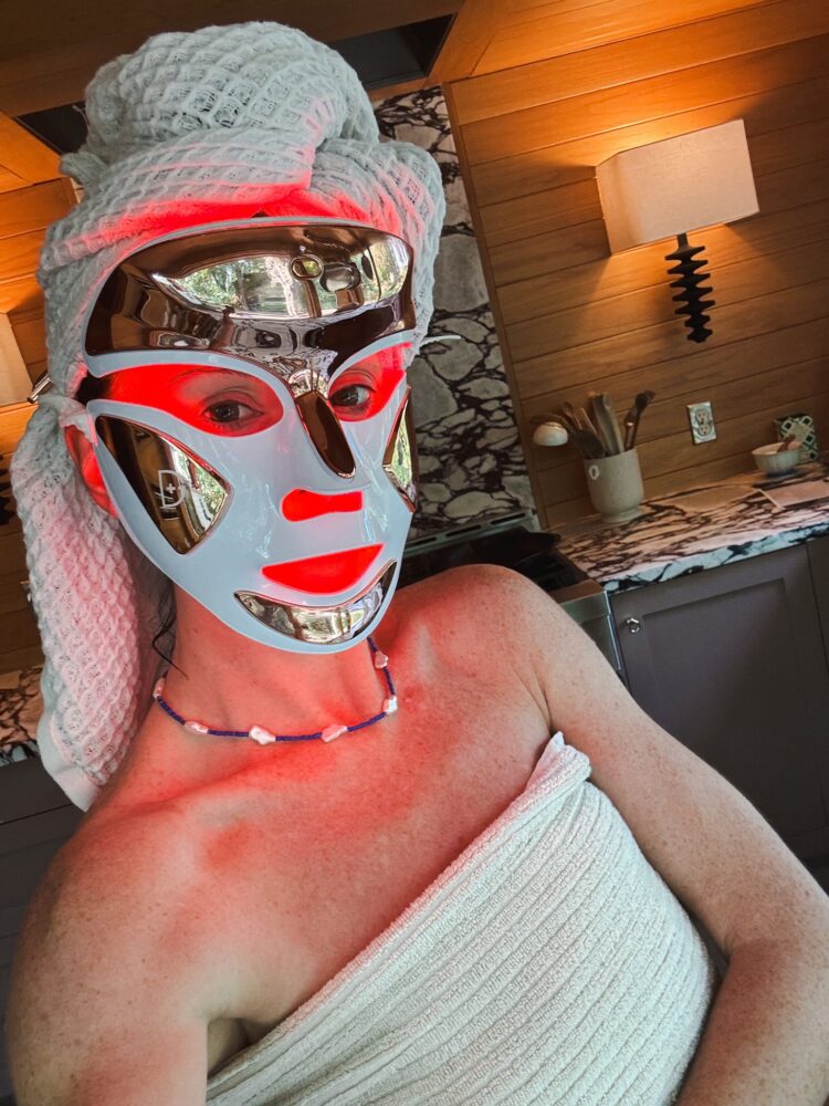 My Overview of the Dr. Dennis Gross LED Masks That Smooths Tremendous Strains and Clears Pores and skin | Wit & Delight