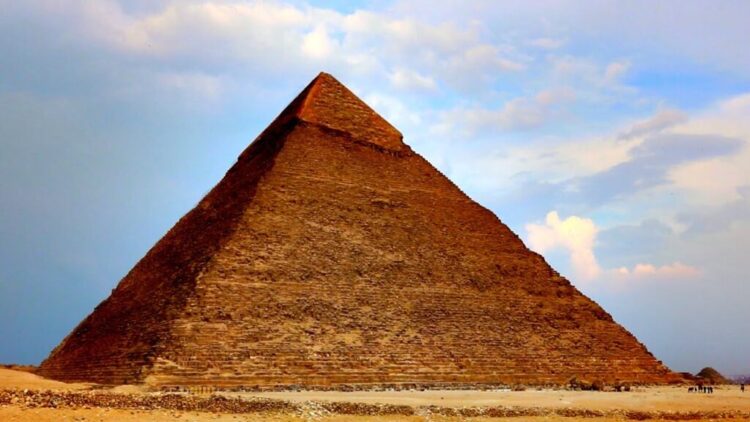 Who Actually Constructed the Egyptian Pyramids—And How Did They Do It?