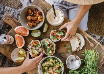 Savor Sunshines with These 24 Out of doors Dinner Social gathering Menu Concepts