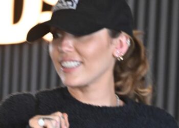 Miley Cyrus hints she could by no means tour once more – Music Information