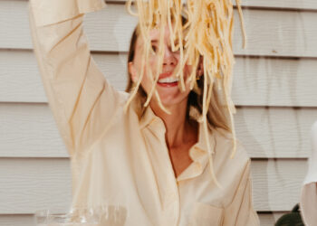 Learn how to Host a Informal Dinner Social gathering and 5 Suggestions for Straightforward Entertaining | Wit & Delight