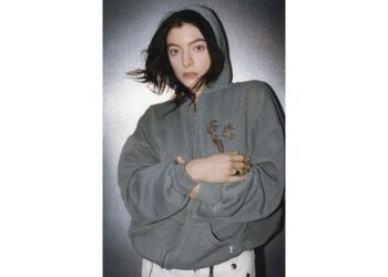 Lorde’s ‘Man Of The 12 months’ Video References De Maria’s ‘Earth Room’