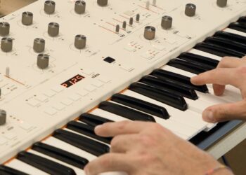 Frap Instruments to tackle high-end keyboard synthesizer market with ‘West Coast’ MAGNOLIA