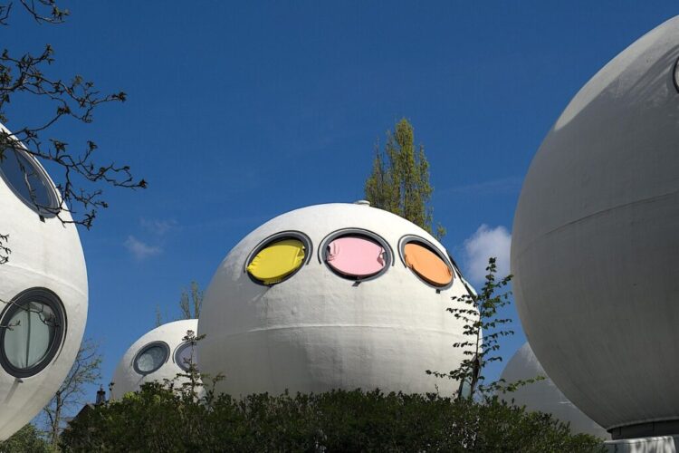 When the Dutch Tried to Dwell in Concrete Spheres: An Introduction to the Bolwoningen within the Netherlands