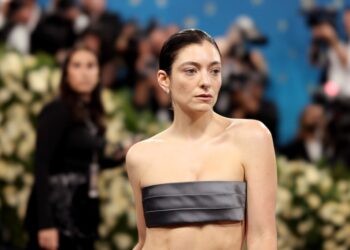 Why Is That Revealing {Photograph} of Lorde Going Viral?