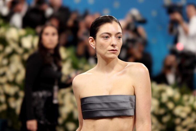 Why Is That Revealing {Photograph} of Lorde Going Viral?