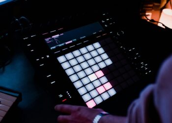 Information to Performing with MIDI Controllers for DJs –