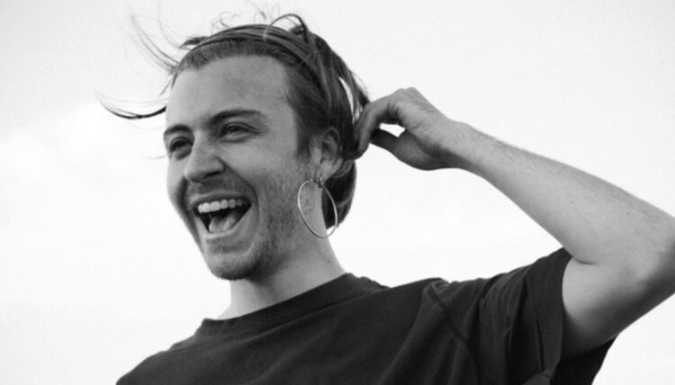 Constructing tracks with generative concepts: how iorie makes use of Reaktor