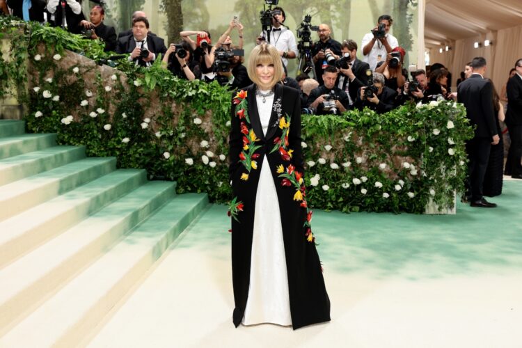 Anna Wintour to Stay Met Gala Chair