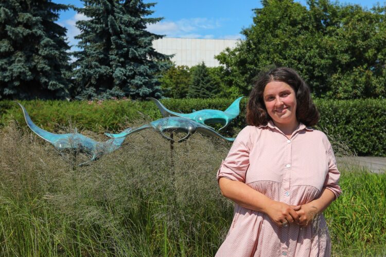 The silent music of residing bronze