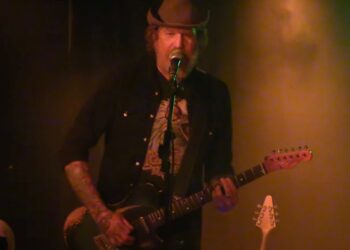 BRENT HINDS Supposedly Takes An Even Extra Private Shot At Former MASTODON Bandmates: “Solely I Know Who They Actually Are”