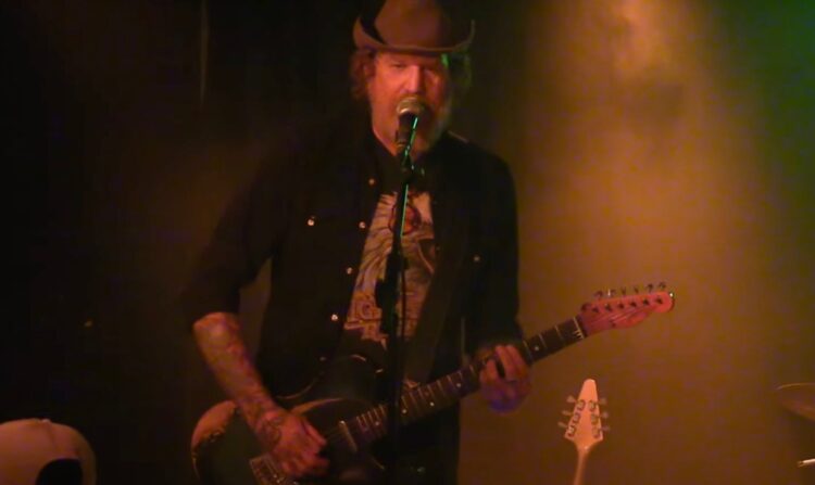 BRENT HINDS Supposedly Takes An Even Extra Private Shot At Former MASTODON Bandmates: “Solely I Know Who They Actually Are”