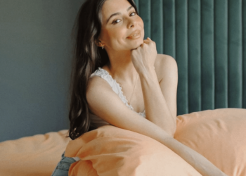 Meet ‘Good Peach’—The Coloration That Remodeled My Bed room and My Sleep