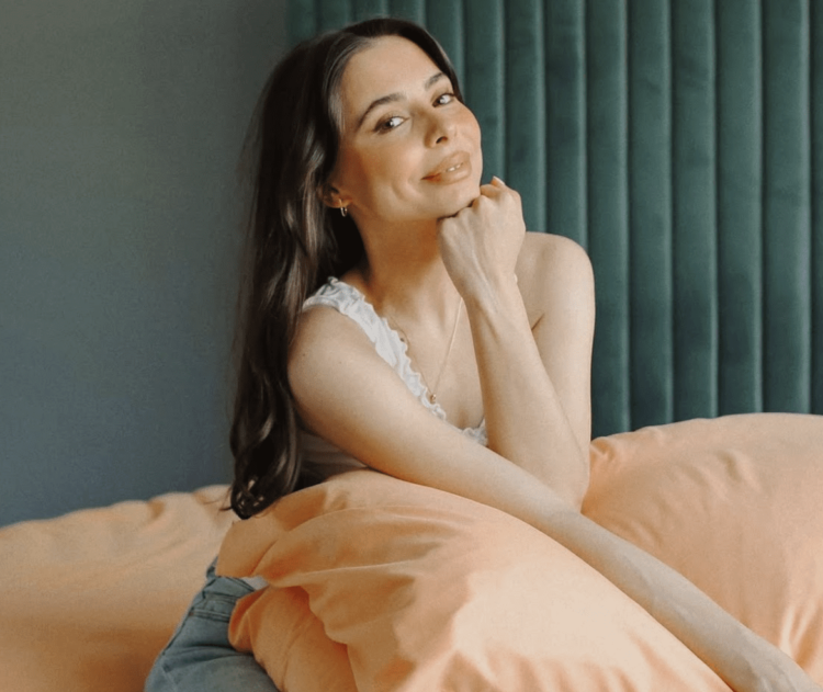 Meet ‘Good Peach’—The Coloration That Remodeled My Bed room and My Sleep