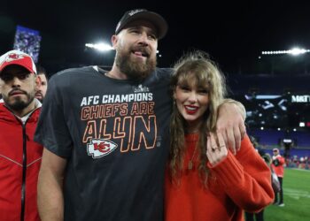 Taylor Swift and Travis Kelce Announce Engagement