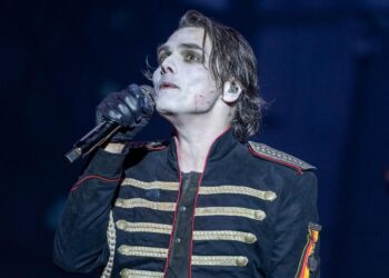 Pictures + Evaluate — My Chemical Romance Convey the Warmth in Arlington