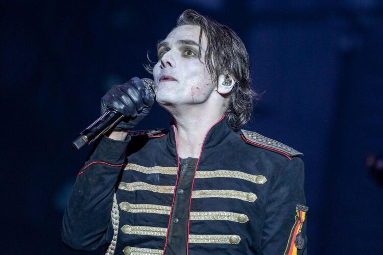 Pictures + Evaluate — My Chemical Romance Convey the Warmth in Arlington