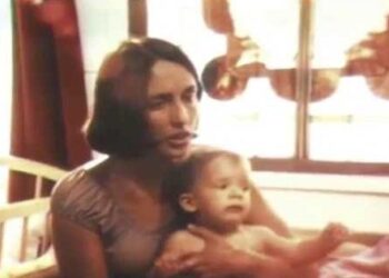 Watch Joan Baez Endearingly Imitate Bob Dylan (1972)