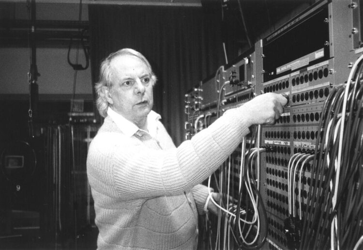 Hear the First Masterpiece of Digital Music, Karlheinz Stockhausen’s Gesang der Jünglinge