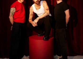 Biffy Clyro secures fourth UK Number one album with Futique – Music Information