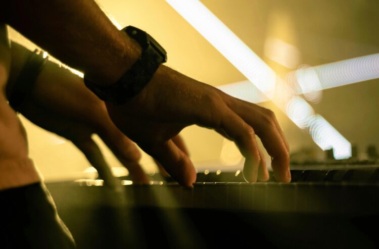 Creating Melodic Hooks That Stick –