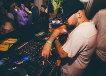 A Newbie’s Information to Beat Matching for DJs  –