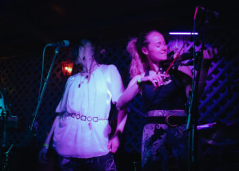 The place Viewers & Band Turn into One – EARMILK