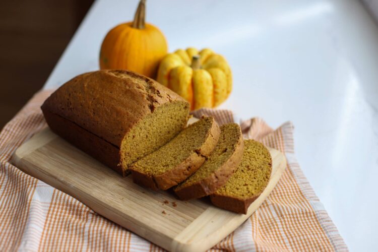 Straightforward Moist Pumpkin Bread Recipe (Fall Favourite!)