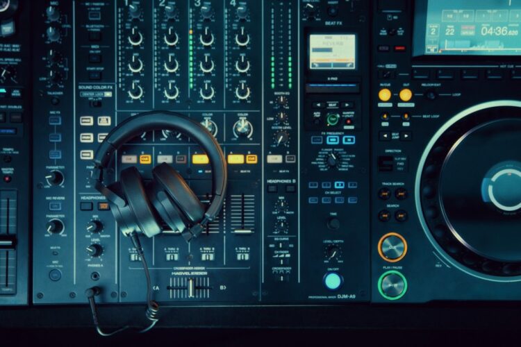 beyerdynamic returns to the DJ market