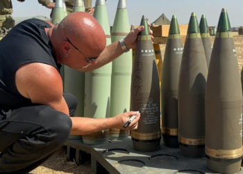 DISTURBED’s Belgian Present Cancelled Over DAVID DRAIMAN’s Picture Signing IDF Missiles