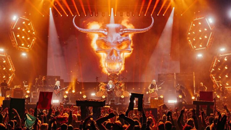 Spinal Faucet launch Spinal Faucet At Stonehenge: The Closing Finale