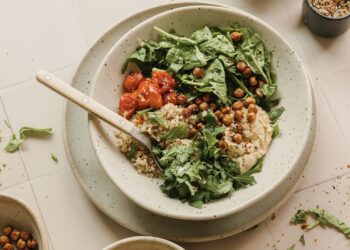 Mediterranean Quinoa Breakfast Bowl with Hummus & Chickpeas