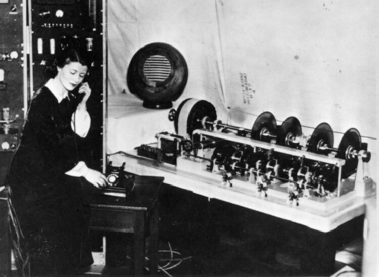 The Forgotten Expertise of the Early Phone Period » Design You Belief — Design Each day Since 2007