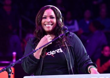 Spinderella Makes Historical past as First Feminine DJ in Rock & Roll Corridor of Fame