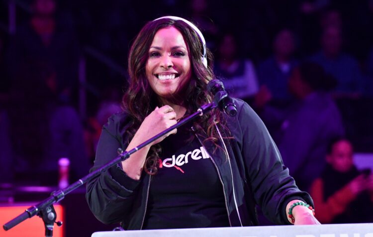 Spinderella Makes Historical past as First Feminine DJ in Rock & Roll Corridor of Fame