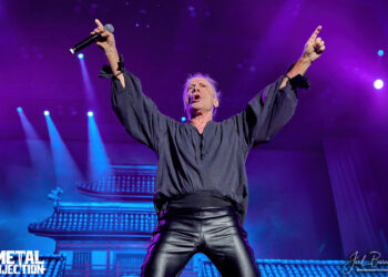 BRUCE DICKINSON Remembers How Followers Turned Their Backs On His Solo Profession After He Left IRON MAIDEN In 1993