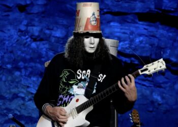 BUCKETHEAD Streams “Welcome To Bucketheadland” Stay From The Caverns