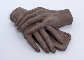 Léonore Chastagner Sculpts Tender Connections Between Figurative Gestures and Objects — Colossal