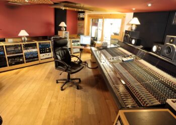 Main Labels Signal Licensing Offers With AI Music Firm Klay