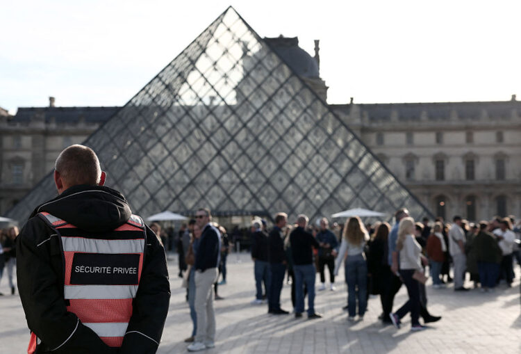 Louvre Jewels Thieves Evaded Police by a ‘Hair’s Breadth’