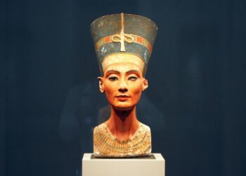 Egyptian Archaeologist Vows to Deliver Nefertiti Bust Again from Germany